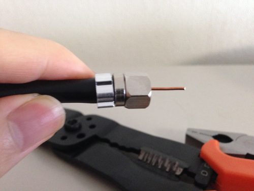 F型接栓コネクタ 挿入 F型接栓コネクタ 挿入