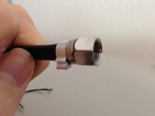 F型接栓コネクタ 完成 F型接栓コネクタ 完成