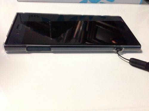 Xperia XZ 左側面