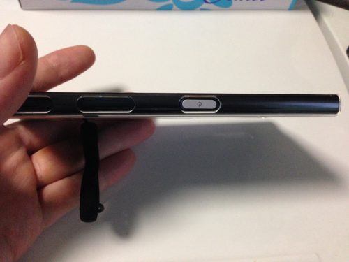Xperia XZ 右側面